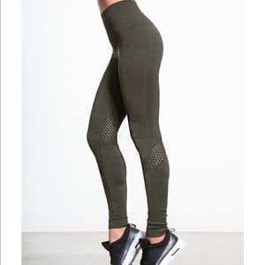 Alala leggings in military